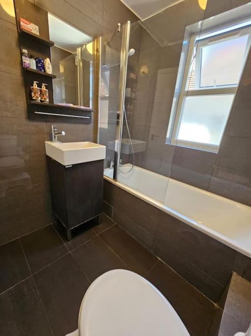 2 Bedroom Flat In Camden Лондон Екстериор снимка